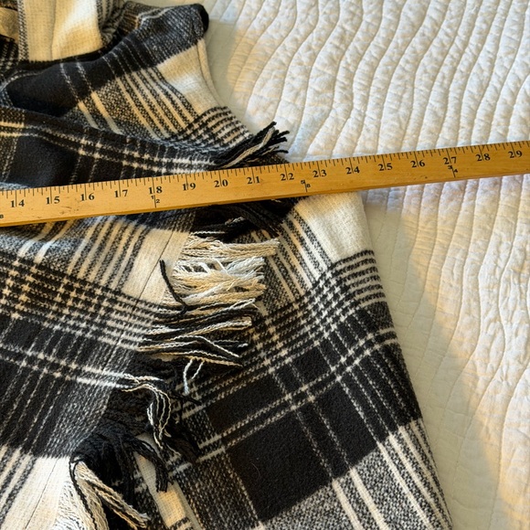 Jolt Monochrome Checkered Vest - Picture 9 of 11